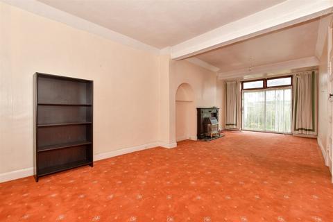18 Mount Road, Dagenham, RM8 1NA