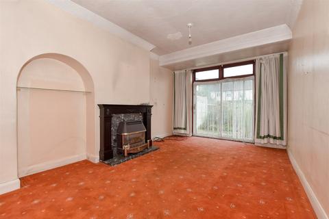 18 Mount Road, Dagenham, RM8 1NA