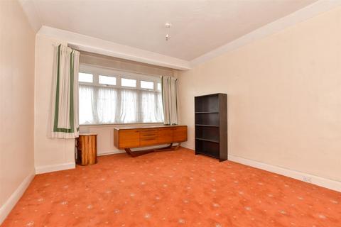 18 Mount Road, Dagenham, RM8 1NA