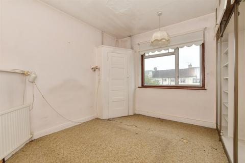 18 Mount Road, Dagenham, RM8 1NA
