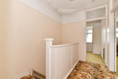 18 Mount Road, Dagenham, RM8 1NA