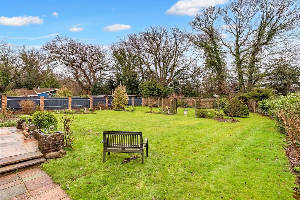 Gardens, Horley, Surrey, RH6 3 bed detached house £800,000