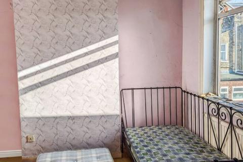 2 Dunkeld Road, London, SE25 6QH