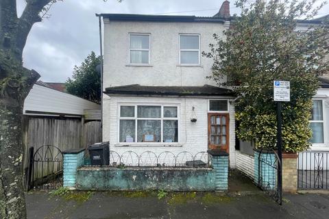 3 bedroom end of terrace house for sale - 2 Dunkeld Road, Thornton Heath, London, SE25 6QH