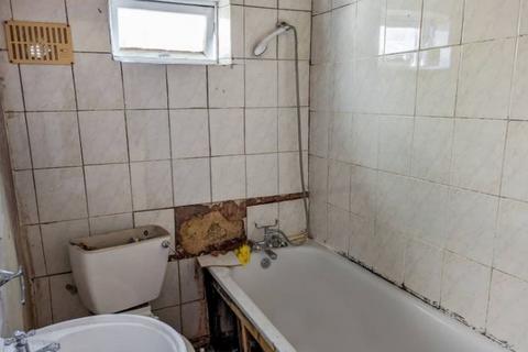2 Dunkeld Road, London, SE25 6QH