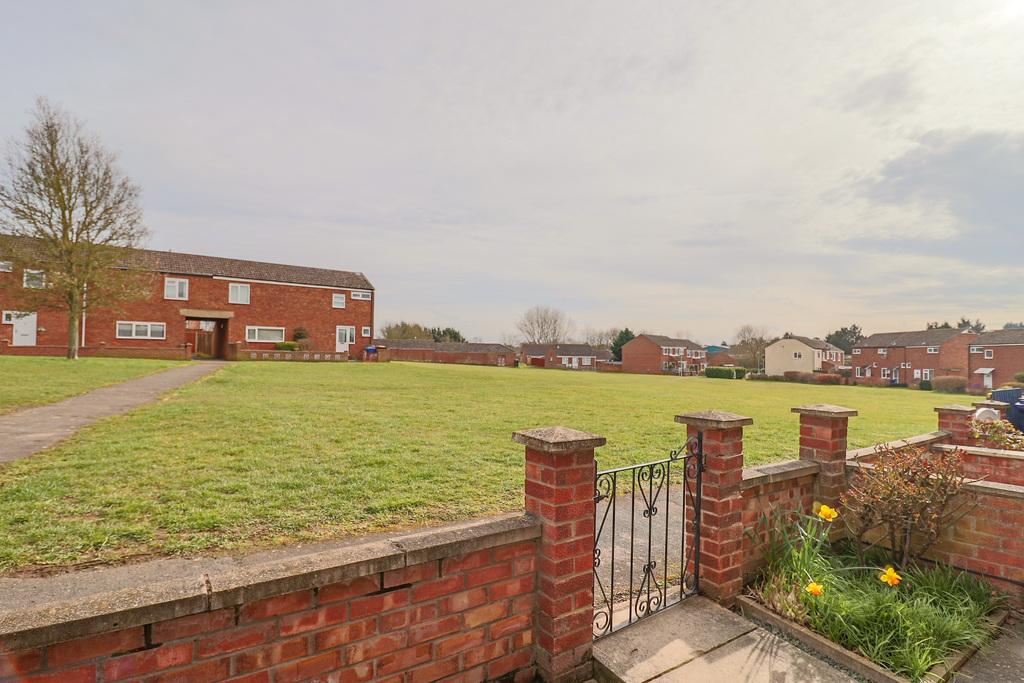 Hethersett Close, Newmarket, Suffolk 2 bed end of terrace house £225,000