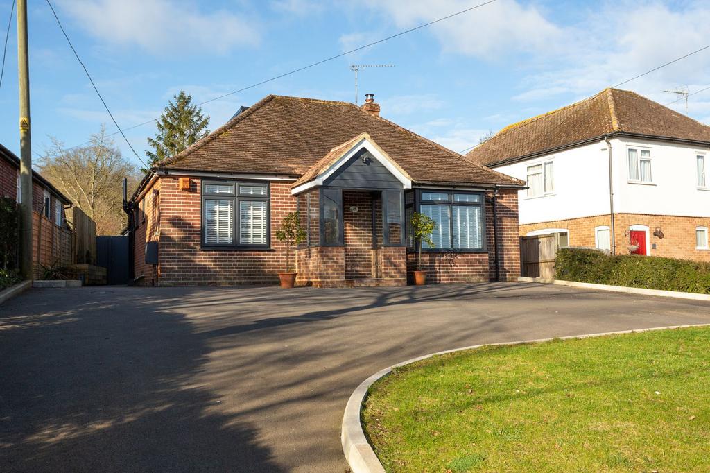 Tile Kiln Hill, Blean, CT2 5 bed chalet for sale £650,000