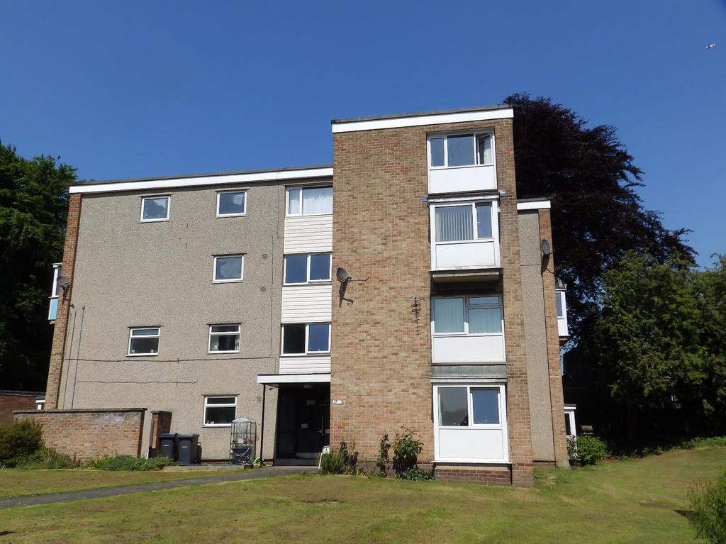 Hoyle Court Road, Baildon, Shipley, West Yorkshire, UK, BD17 2 bed flat