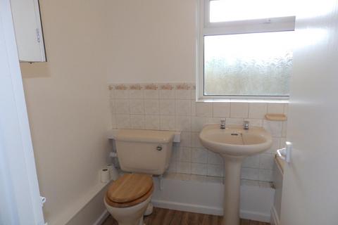 2 bedroom flat to rent, Hoyle Court Road, Baildon, Shipley, West Yorkshire, UK, BD17