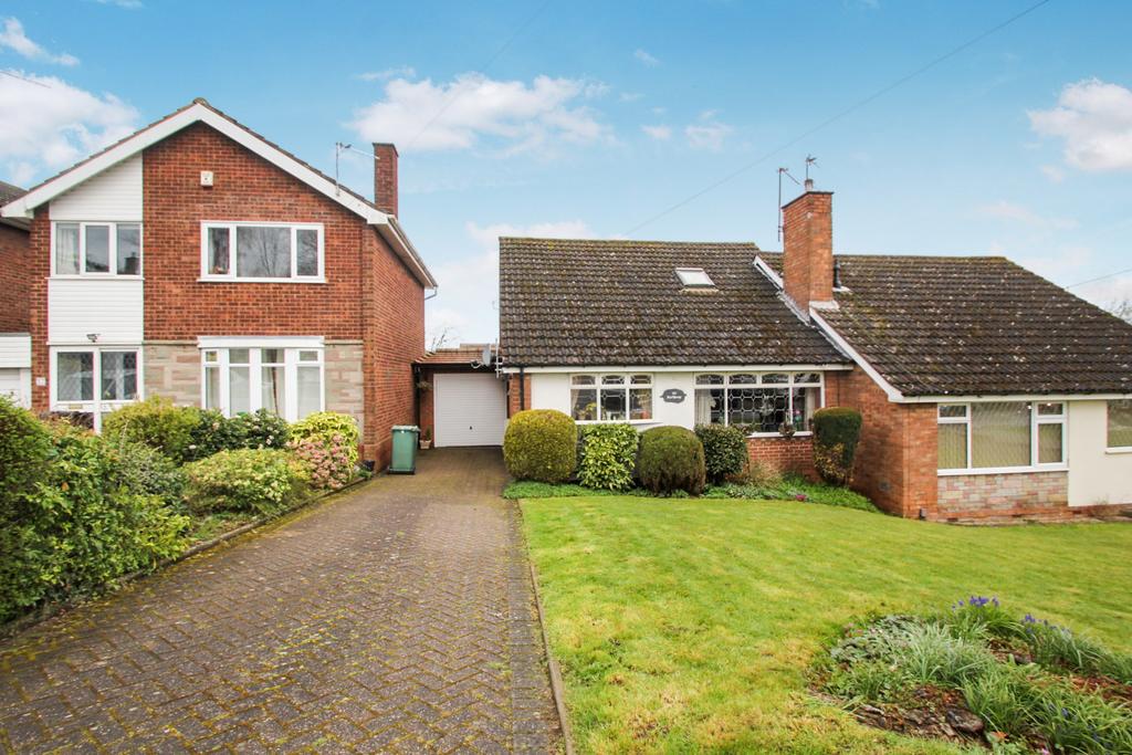 Northway, Sedgley, Dudley 2 bed semidetached house £850 pcm (£196 pw)