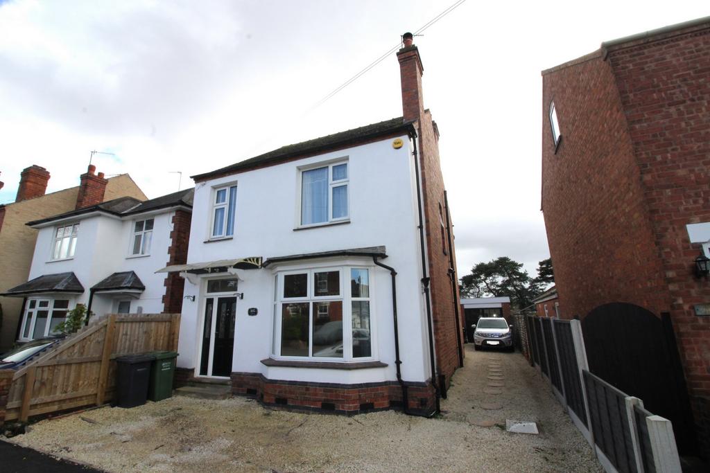 Hurcott Road, Kidderminster, DY10 4 bed detached house for sale £425,000