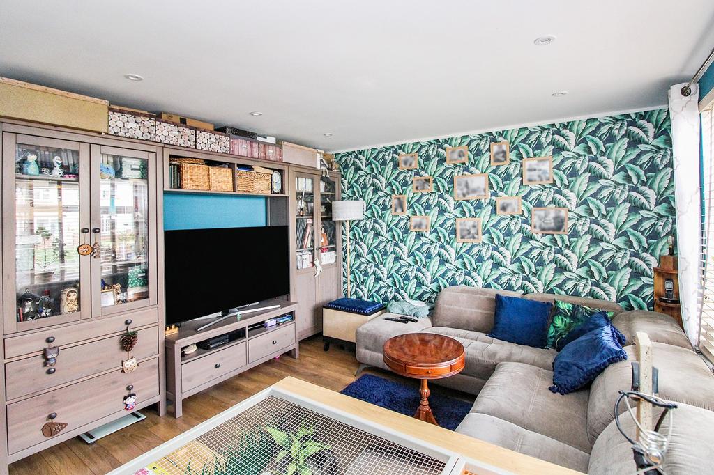 Cherry Lane, Crawley, West Sussex. RH11 7NX 3 bed terraced house for