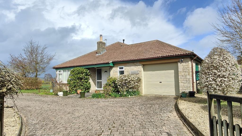 Leigh, Sherborne, Dorset, DT9 3 bed detached bungalow for sale £625,000