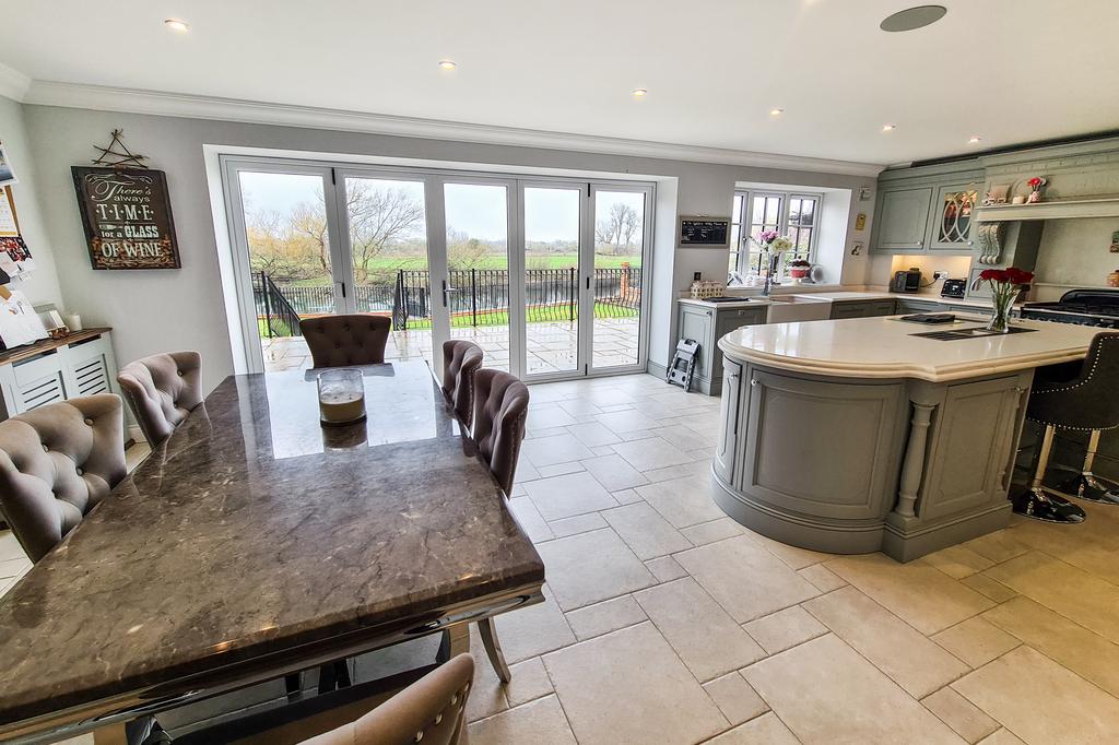 Dining Area &amp; Kitchen