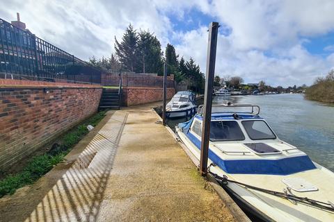 undefined, RIVERSIDE - Wraysbury, Berkshire