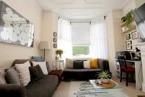 2 bedroom flat to rent, Osborne Road, Willesden