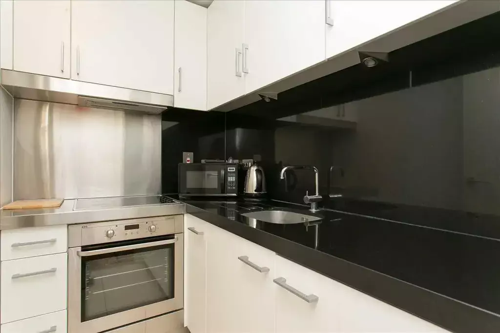 Apartment in London - View 2