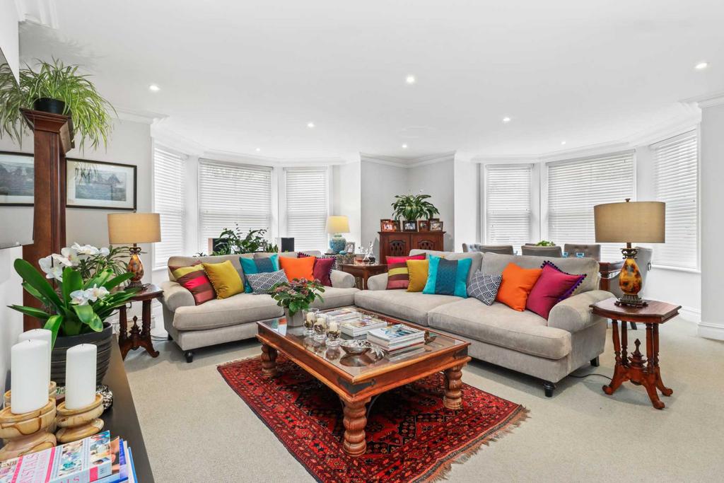 Compton Street, Eastbourne 2 bed apartment for sale £400,000