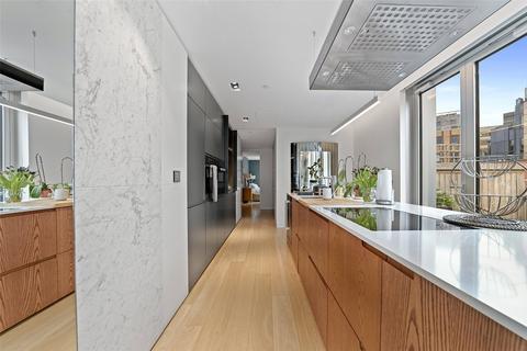 3 bedroom penthouse for sale - Bartholomew Close, London, EC1A