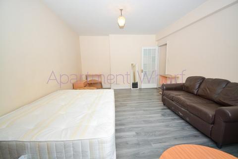 1 bedroom in a flat share to rent, Peters Court, London, W2