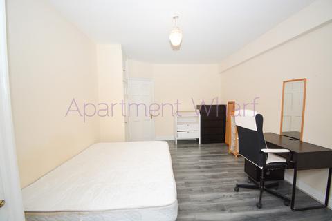 1 bedroom in a flat share to rent, Peters Court Porchester Road    (Paddington), London, W2