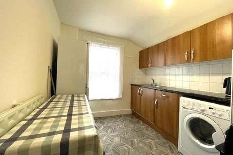 1 bedroom flat to rent, Cann Hall Road, Leytonstone, E11