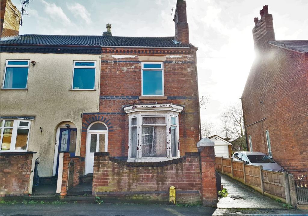 97 Lynncroft, Eastwood, Nottingham... 3 bed end of terrace house £65,000