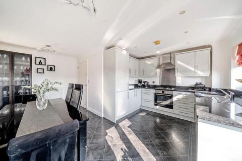 11 Brook Avenue, Ascot, SL5 7QW