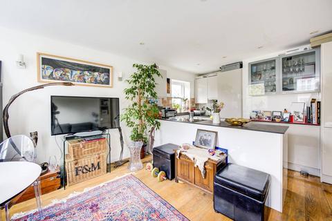 2 bedroom flat for sale - Marloes Road, Kensington, London, W8
