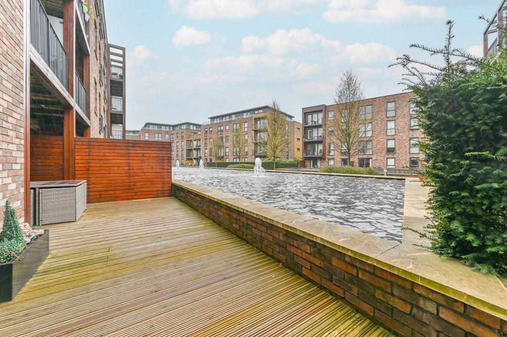 Madeleine Court, Stanmore, HA7 2 bed flat to rent £2,000 pcm (£462 pw)
