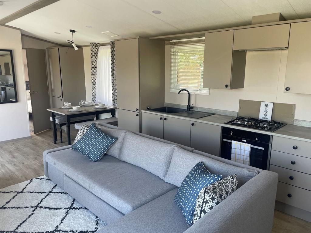 Hambleton, Lancashire, FY6 2 bed park home for sale £69,995