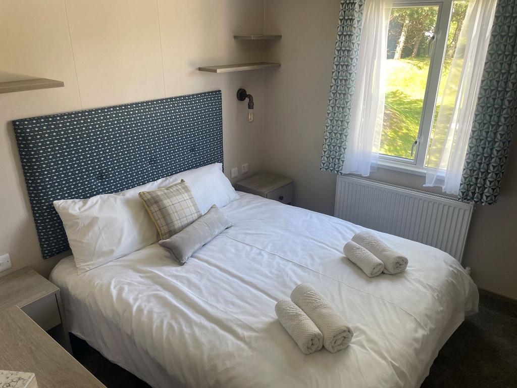 Hambleton, Lancashire, FY6 2 bed park home for sale £69,995