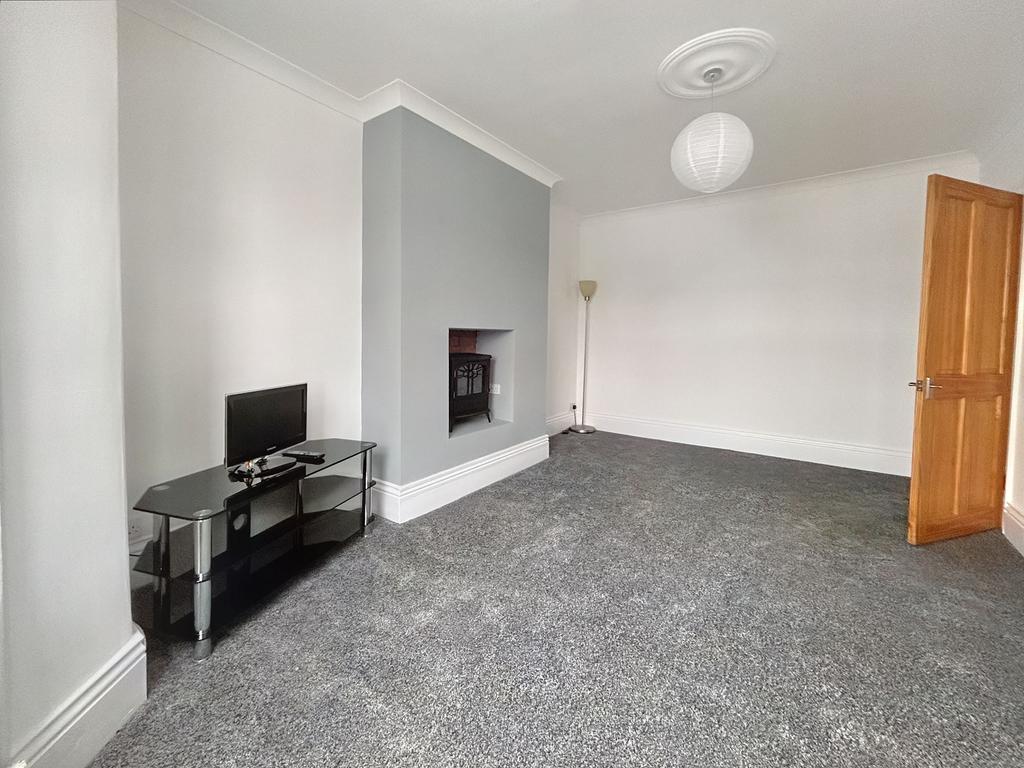 Avenue Road, Bensham, Gateshead, Tyne and Wear, NE8 4JH 4 bed