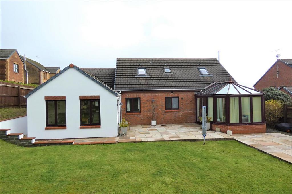 Maple Avenue, Haverfordwest 3 bed detached house for sale £359,950