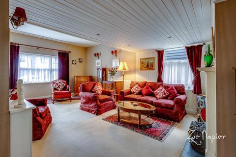 62 High Street, Burnham-on-crouch, CM0 8AA