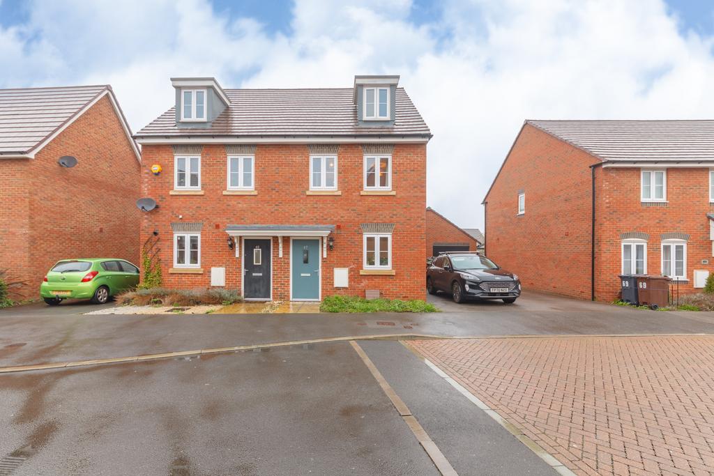 Errington Road, Andover, SP11 3 bed semidetached house for sale £350,000