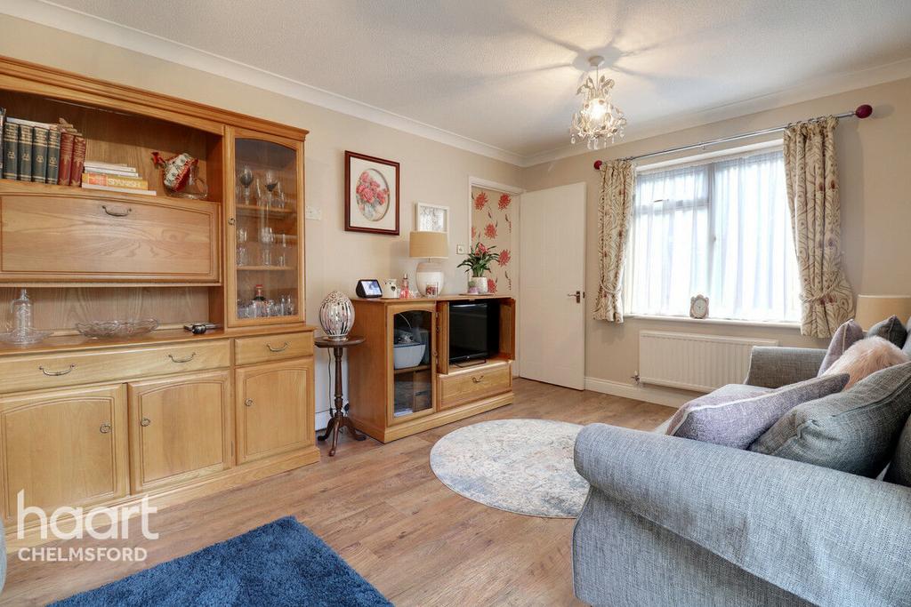 Pollards Green, Chelmsford 2 bed semidetached house £425,000
