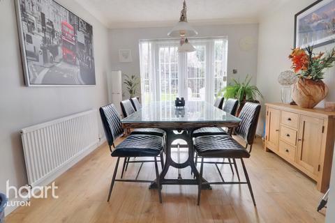 9 Hanworth Close, Luton, LU2 7ED