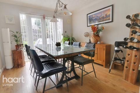9 Hanworth Close, Luton, LU2 7ED
