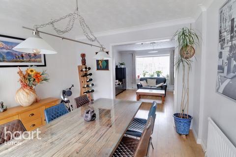 9 Hanworth Close, Luton, LU2 7ED