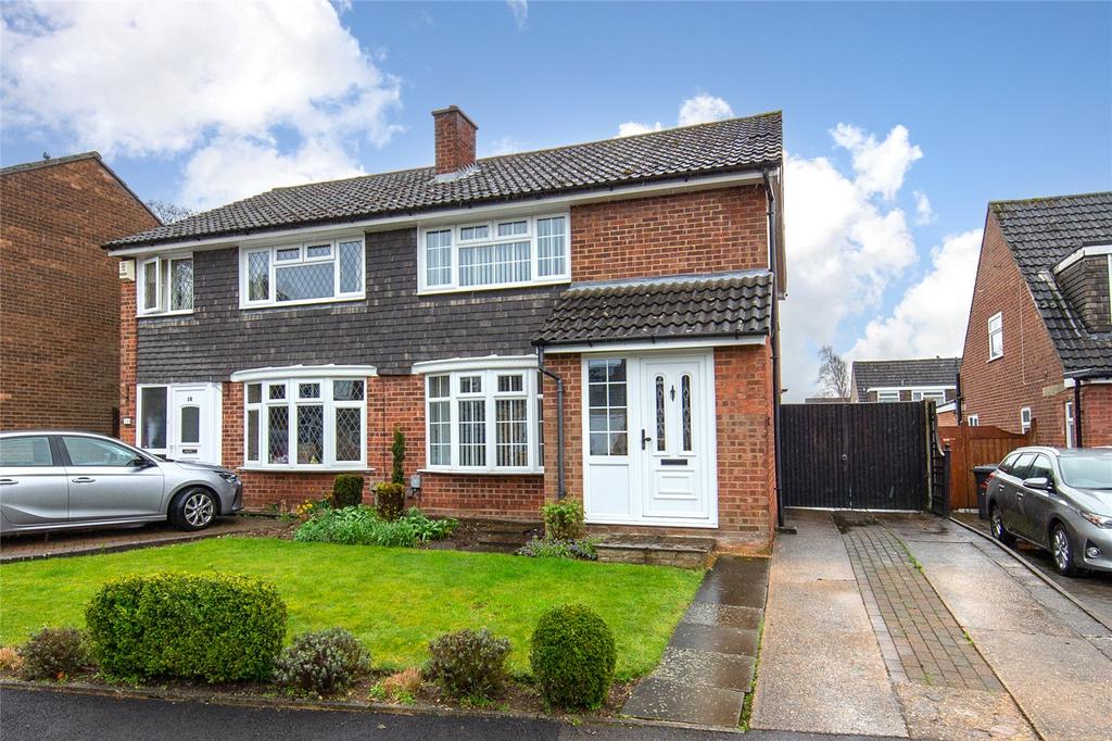Luton, Luton LU2 3 bed semidetached house for sale £399,995