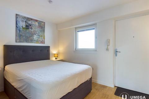 Studio to rent, Couper Street, The Shore, Edinburgh, EH6