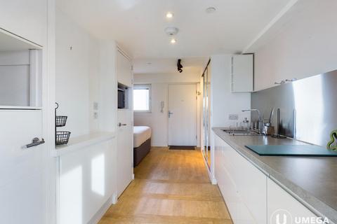 Studio to rent, Couper Street, The Shore, Edinburgh, EH6