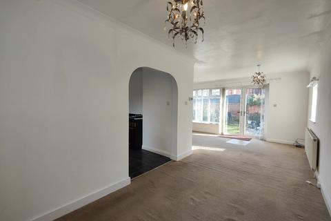2 bedroom bungalow to rent, Manygates Park, Wakefield, West Yorkshire, UK, WF1