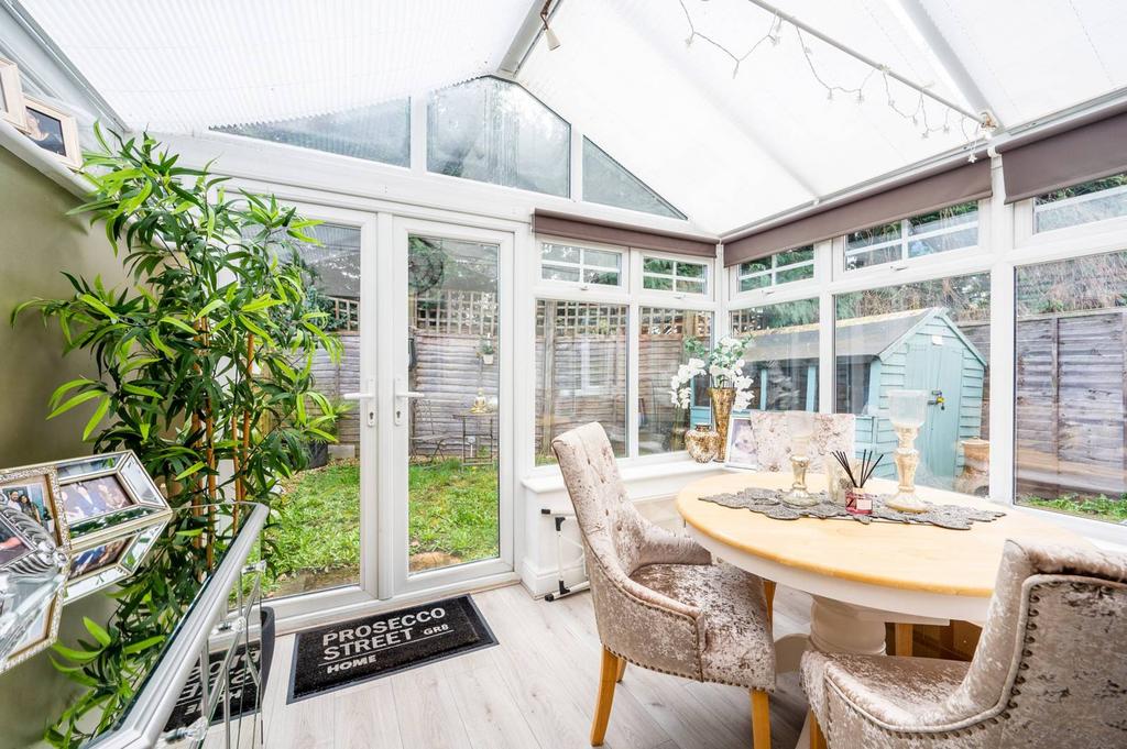 Loxley Close, Byfleet, West Byfleet, KT14 2 bed end of terrace house