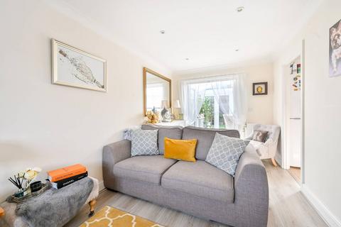 5 Loxley Close, Byfleet, West Byfleet, KT14 7GA