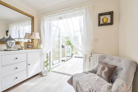 5 Loxley Close, Byfleet, West Byfleet, KT14 7GA