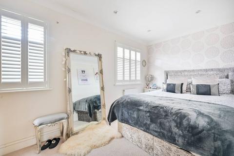 5 Loxley Close, Byfleet, West Byfleet, KT14 7GA