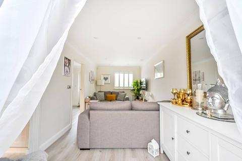 5 Loxley Close, Byfleet, West Byfleet, KT14 7GA