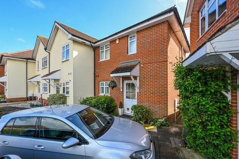5 Loxley Close, Byfleet, West Byfleet, KT14 7GA